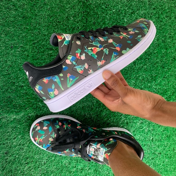 stan smith black floral